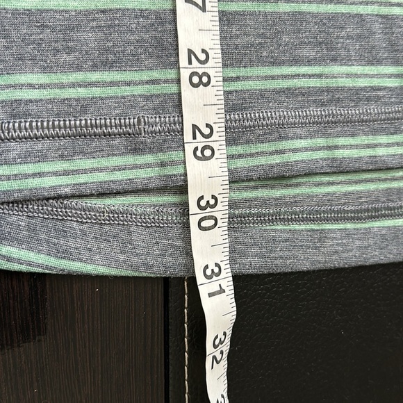 Lululemon Propel Luxtreme Polo Shirt Mens XL Wicking Green Gray Striped - Picture 8 of 8